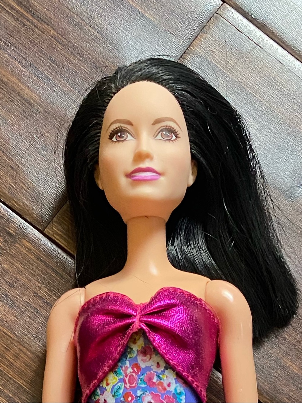 2 Swim Barbies with 2 mermaid outfits - Picture 3 of 14